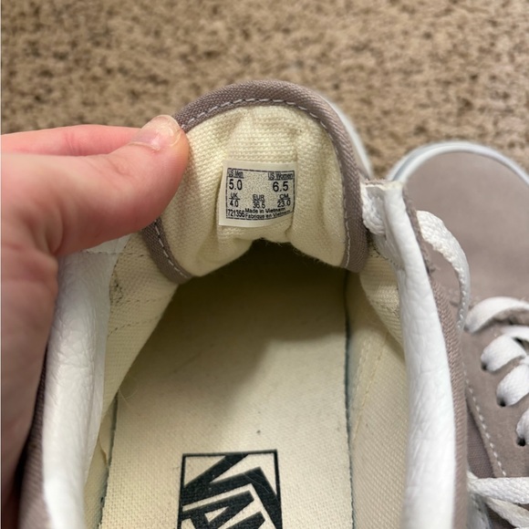 Vans Old Skool Shoes - Picture 4 of 7